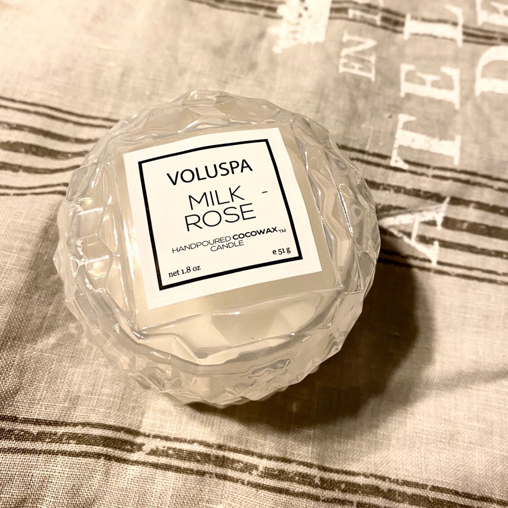 VOLUSPA MILK ROSE CANDLE MACAROON
